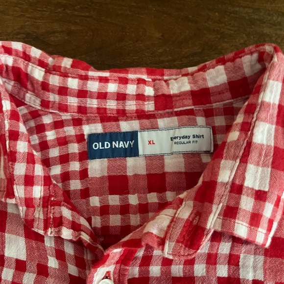 Old Navy Red Checkered Men's Shirt - Picture 2 of 2